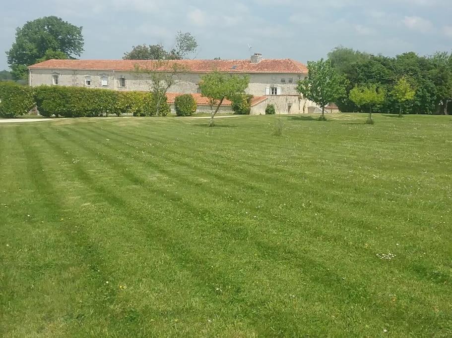 Maison Charentaise A La Campagne Becheresse 外观 照片