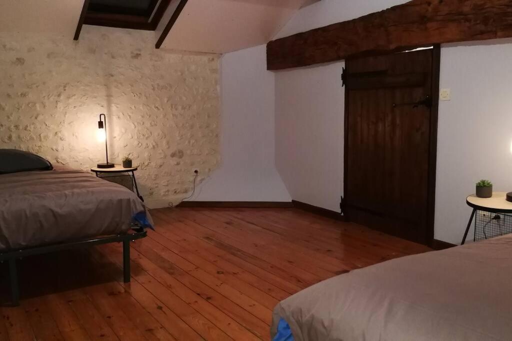 Maison Charentaise A La Campagne Becheresse 外观 照片